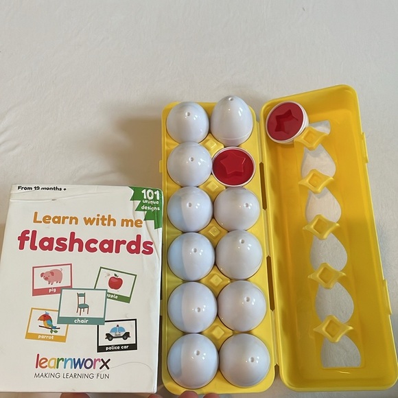 Infant/toddler flash cards & egg matching shape carton - Picture 6 of 9
